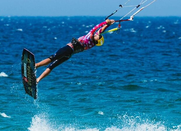 Tom Jaroš dovezl českou vlajku až do semifinále Mistrovství Španělska ve freestyle kiteboardingu U14